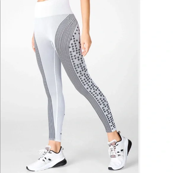 FABLETICS TIGHTS YOGA PANTS STARS & STRIPES BLACK & LIGHT GREY - Picture 2 of 15